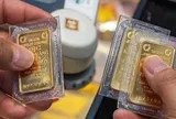 Sáng 3/11, vàng SJC và vàng nhẫn giảm mạnh sau một tuần, nhà đầu tư lỗ nặng tới 6,8 triệu đồng/lượng