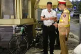 Đi xe đạp vi phạm nồng độ cồn, người đàn ông từ chối ký biên bản vì lý do đặc biệt