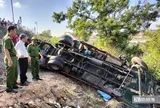 Hiện trường vụ lật xe khách ở Bàu Trắng khiến 4 người tử vong
