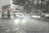 Mưa dông phủ kín miền Bắc trước kỳ nghỉ lễ 30/4, nguy cơ lốc sét kèm mưa đá