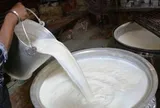 Đột kích một nhà máy, công an triệt phá đường dây sản xuất sữa giả, tịch thu hàng trăm lít hóa chất và máy trộn công nghiệp