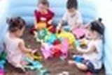 Mái tóc lơ thơ sau hóa trị và nụ cười rạng rỡ ngày 1/6 của cậu bé ung thư máu