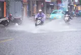 Mưa dông sầm sập từ tối nay, cảnh báo lũ trên các sông thuộc khu vực Bắc Bộ