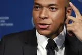 Mbappé ghi bàn bằng chân, ghi điểm bằng tiếng Anh!