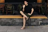 Người đàn ông gia thể khủng ở Hà Nội bỏ việc lương 20 triệu sáng đi bán cafe, tối đi hát
