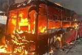 Xe khách giường nằm bất ngờ bốc cháy ngùn ngụt trên quốc lộ