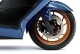 Suzuki Burgman 400 ABS trình làng bản nâng cấp tương thích xăng E10, gây sức ép lên Honda SH350i và Yamaha XMAX 300