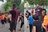 Du khách Tây: Không khí tập thể dục sáng ở Việt Nam 'có tính gây nghiện rất cao'