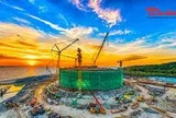 Hai “siêu cẩu” 1.450 tấn cùng nâng khung thép 125 tấn cho nhà hát APEC