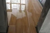 Sau hơn một năm sống cùng gạch giả gỗ, tôi mới hiểu vì sao nhiều người lát xong lại muốn thay: Đẹp trên ảnh nhưng có 8 điểm phải cân nhắc