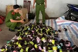 Công an kiểm tra 2 kho hàng, phát hiện hơn 2.000 hộp mỹ phẩm liên quan TikTok "Cỏ XXX"