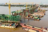 "Siêu" cầu vượt sông Hồng 16.200 tỷ đồng nối khu phố cổ với Long Biên do Sun Group triển khai đã hoàn thành toàn bộ cọc khoan nhồi, hơn 26.000 tấn thép đang được gia công