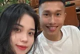 Từng bán trà chanh, thanh niên SN 1994 được gọi lên tuyển quốc gia, cưới luôn cô gái đi xem đá bóng