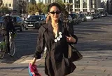 Nữ nghệ sĩ đình đám U60 sang Pháp phải bỏ taxi đi tàu điện: "Cực sợ luôn, rất sợ"