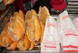 Vì sao ổ bánh mì, tô hủ tiếu, đĩa cơm tấm có giá 100.000 đồng ở TP.HCM?