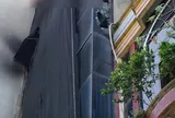 Cháy nhà 4 tầng ở Hà Nội, 5 người mắc kẹt được giải cứu