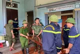 Sau lũ, người dân trở về dọn nhà, học sinh trở lại lớp