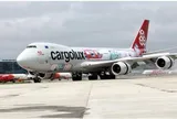 Một máy bay khổng lồ dài hơn 76 mét hạ cánh tại sân bay Nội Bài: Mũi có thể mở tung để “nuốt” trực thăng, bên trong chứa được 6 chiếc xe buýt cùng lúc