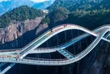 Tên là cầu Như Ý nhưng nhìn đã thấy thót tim