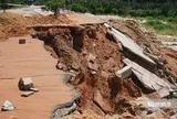Cận cảnh tuyến đường du lịch ven biển Lâm Đồng bị “xé toạc” bởi dòng cát đỏ