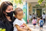 Những đứa trẻ bị kỳ thị vì màu sắc da 'lạ': Bác sĩ phải gọi điện thuyết phục hiệu trưởng