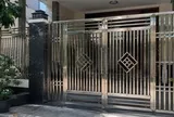 Tại sao ngày càng nhiều gia đình không làm cổng inox? Hóa ra 2 kiểu cổng này khiến mặt tiền đẹp, hiện đại hơn
