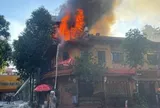 Hiện trường vụ cháy dữ dội tại quán bia trên phố Tăng Bạt Hổ, lửa bùng lên trùm kín tầng 3
