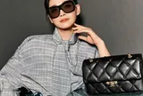 Không cần logo phóng đại, chiếc túi của nhà mốt Mỹ gây chú ý nhờ một chi tiết lấy từ món nội thất cổ điển quen thuộc