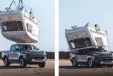 Một chiếc xe Toyota vừa hứng trọn khối thép 760 kg từ độ cao 9m mà vẫn có thể tự rời khỏi đống đổ nát