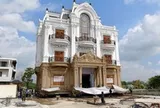 Biệt thự hàng trăm tấn ở Bắc Ninh về vị trí mới sau gần tháng 'thần đèn' di dời