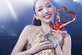 Câu trả lời cho chuyến đi quốc tế của Tóc Tiên