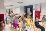 Sáng đưa đi, tối đón về với 200 nghìn đồng/ngày: Dịch vụ bán trú người già xuất hiện ngay giữa đại đô thị tỷ đô của ông Phạm Nhật Vượng