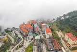 Việt Nam có một ngọn núi lửa cổ 220 triệu năm tuổi, nay là điểm du lịch nổi tiếng thế giới, quanh năm mát mẻ chỉ 20 độ, được ví như "Đà Lạt của miền Bắc"