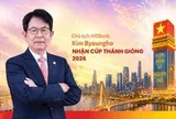 Chủ tịch HDBank Kim Byoungho nhận cúp Thánh Gióng 2026, ghi dấu trong Top 10 Doanh nhân Việt Nam tiêu biểu