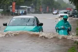 Hiểu lầm tai hại về chuẩn chống nước IP67: Xe máy điện là "tàu ngầm" mùa mưa ngập?!