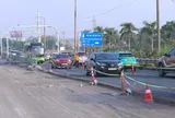 Cầu Thăng Long trước mốc 31/10: Xe nối đuôi qua đoạn đường thu hẹp