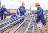 Giá nhân công xây dựng chạm mức 1 triệu đồng/công, doanh nghiệp chấp nhận trả lương trước 3 tháng để giữ người