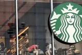 Starbucks ra quy định mới tại 8.000 cửa hàng, khách không còn được ngồi miễn phí nữa