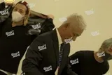 Soi cận cảnh BIGBANG hạ cánh Nội Bài: "Ngoại" G-Dragon cuối cùng cùng chịu cởi áo!