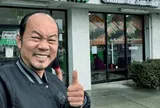 Nam diễn viên SN 1976 sang Mỹ vài ngày đã đi tìm bánh mì Việt, đến mộ Chí Tài: "Em tới thăm anh trai đây"