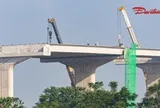 Những phiến dầm đầu tiên xuất hiện tại cầu Hồng Hà gần 10.000 tỷ đồng