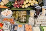 Từ 5 giờ đến 9 giờ sáng, hàng trăm suất 10.000 đồng: Cách những sạp ăn sáng bình dân “lấy công làm lãi” để trụ vững giữa đô thị