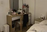 Tại sao ngày càng nhiều gia đình không đặt bàn trang điểm riêng trong phòng ngủ? 2 cách làm mới vừa có chỗ làm đẹp, vừa đỡ chật nhà