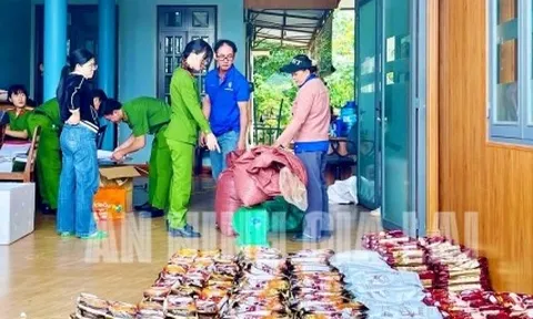 Tạm giữ giám đốc công ty nghi làm cà phê giả, thu giữ 5 tấn nguyên liệu