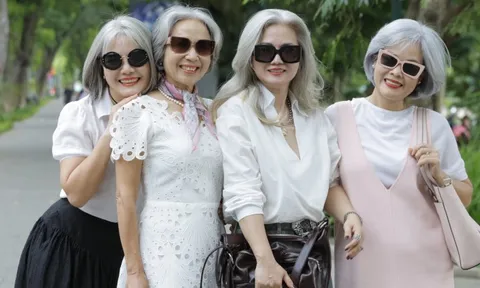 Tìm ra hội chơi tóc bạc khét nhất thủ đô, đỉnh nhất là một "chị đẹp" U60 đã đẹp còn sang