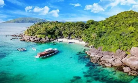 Vừa được Mỹ đánh giá đẹp hơn Maldives và Bali, nơi này của Việt Nam tiếp tục lọt Top điểm đến hấp dẫn nhất thế giới: Bảo sao tổng thu du lịch tăng 90%