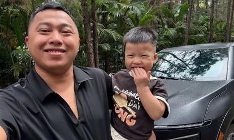 Thầy dạy lái xe bằng VinFast VF 7 chạy 55.000 km sau 9 tháng: “Tiết kiệm 150 triệu đồng/năm, học viên khen sướng hơn xe xăng”