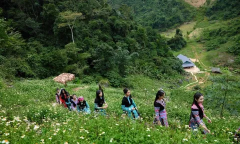 “Ngôi làng nguyên thủy” không sóng điện thoại, không wifi, không nhà bê tông ở Sơn La bất ngờ xuất hiện trong chương trình truyền hình thực tế lần đầu có mặt ở Việt Nam