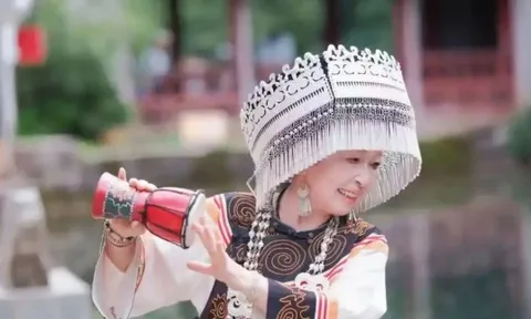 Suốt 10 năm, 3 con gái cùng mẹ già 80 tuổi du lịch dưỡn già 50 thành phố: Niềm vui của mẹ là phong cảnh đẹp nhất