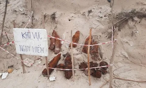 Nhiều vật liệu nổ được phát hiện ở bờ biển Quảng Trị sau mưa lũ